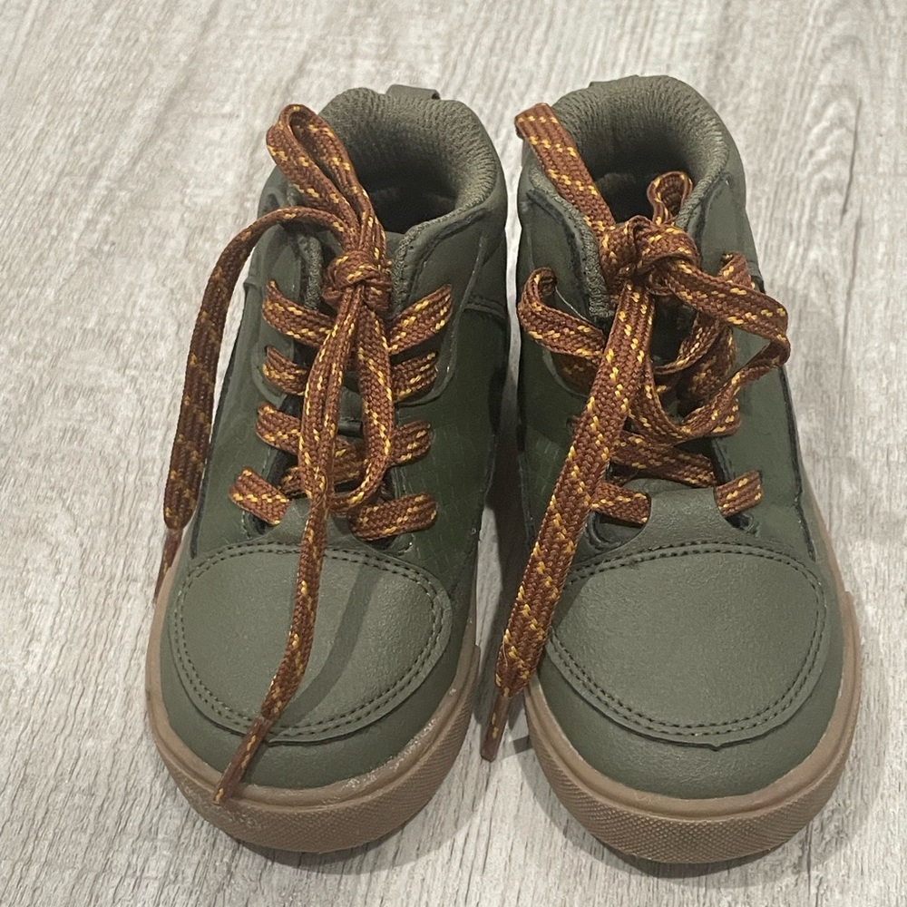 Oshkosh B’gosh New Without Tags never worn kids shoes, size 6M